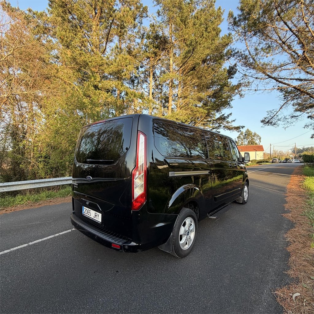 Foto 3 Ford Transit 2.0 L2 Tourneo Titanium