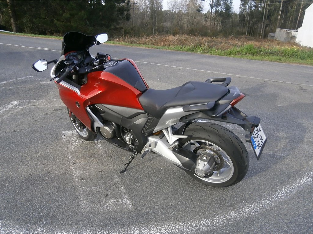 Foto 1 HONDA VFR 1200 F