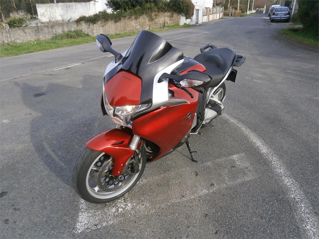 Foto 3 HONDA VFR 1200 F