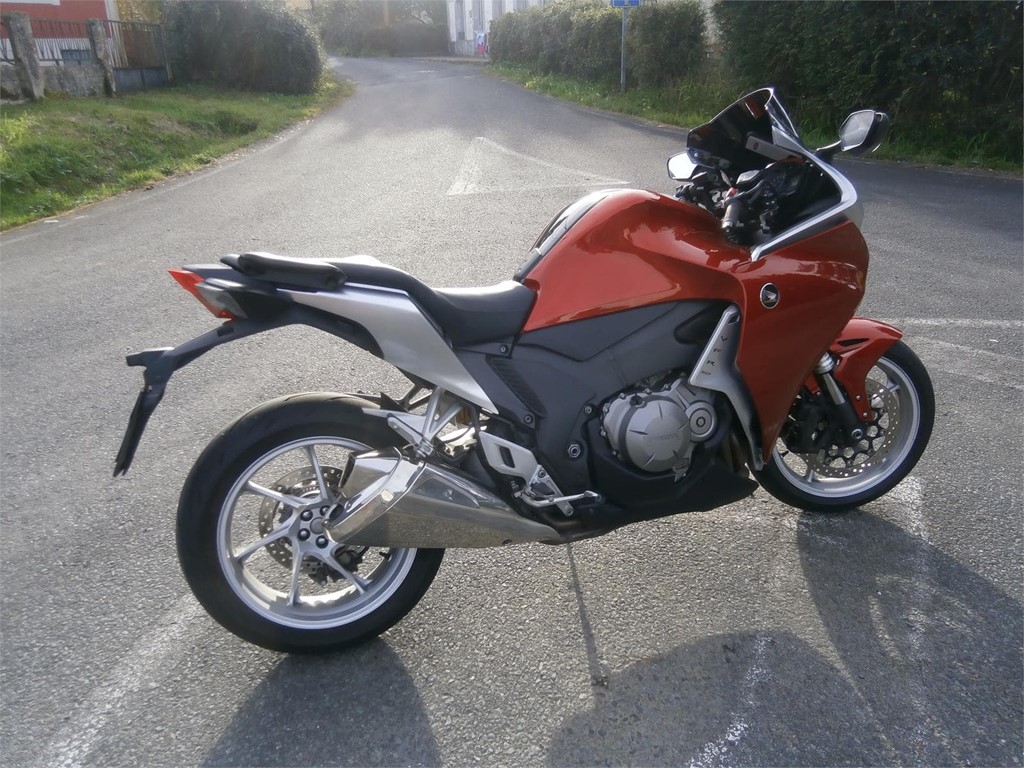 Foto 5 HONDA VFR 1200 F