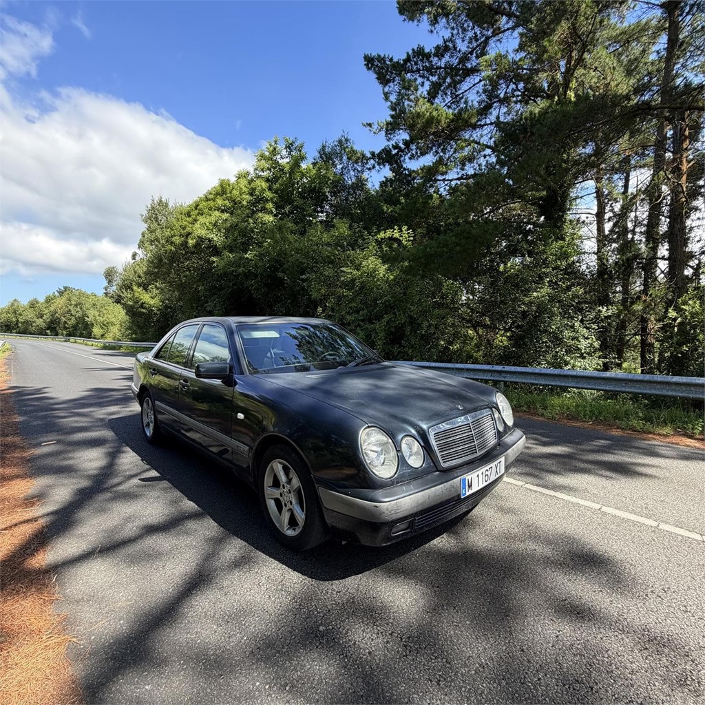 Foto 1 Mercedes E 290 Turbodiesel  Classic