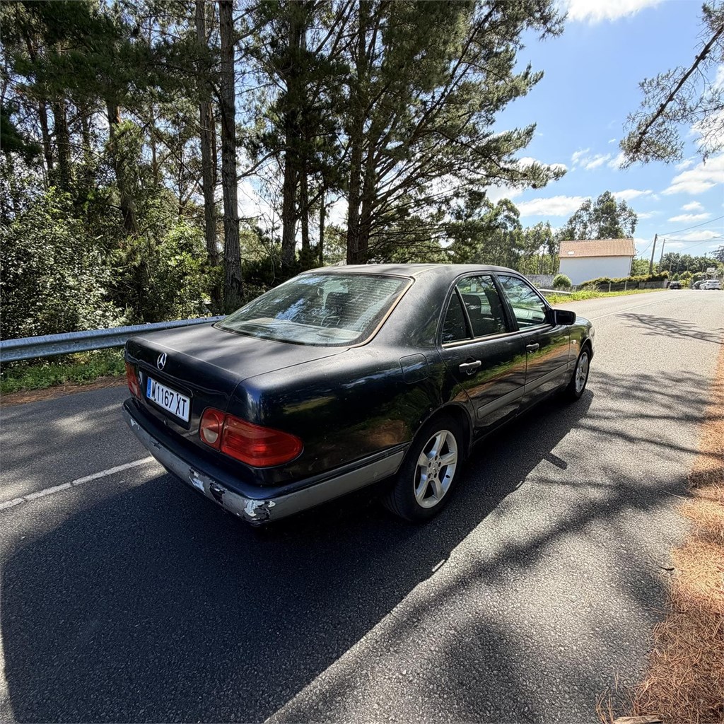 Foto 3 Mercedes E 290 Turbodiesel  Classic