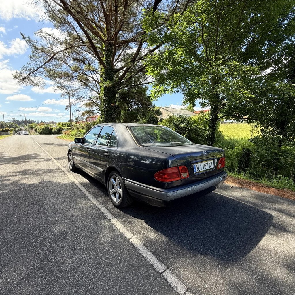 Foto 4 Mercedes E 290 Turbodiesel  Classic