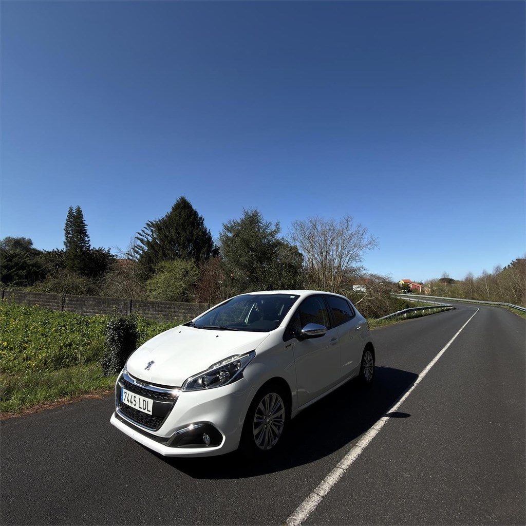 Foto 2 Peugeot 208 1.5 Blue-HDI Signature