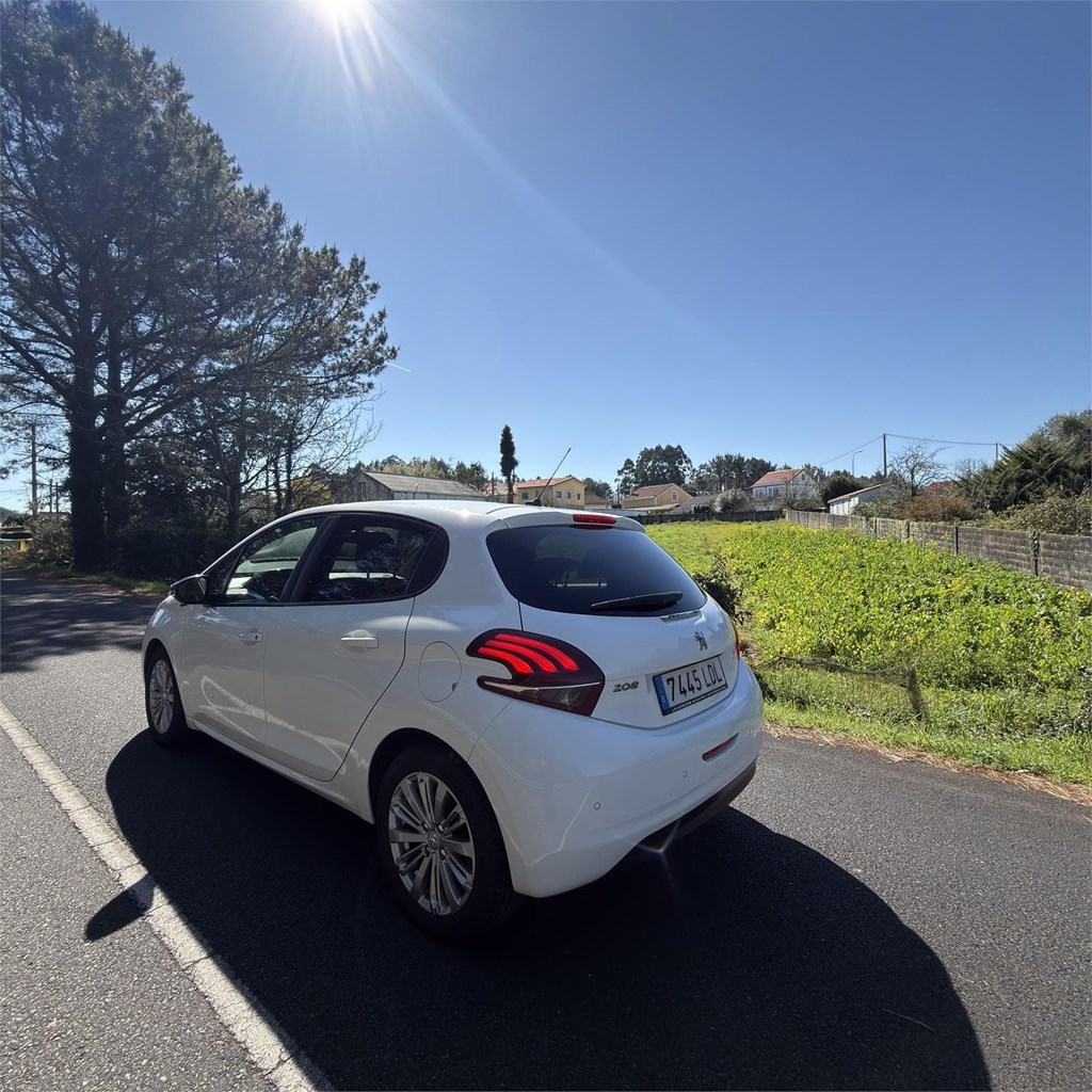 Foto 3 Peugeot 208 1.5 Blue-HDI Signature
