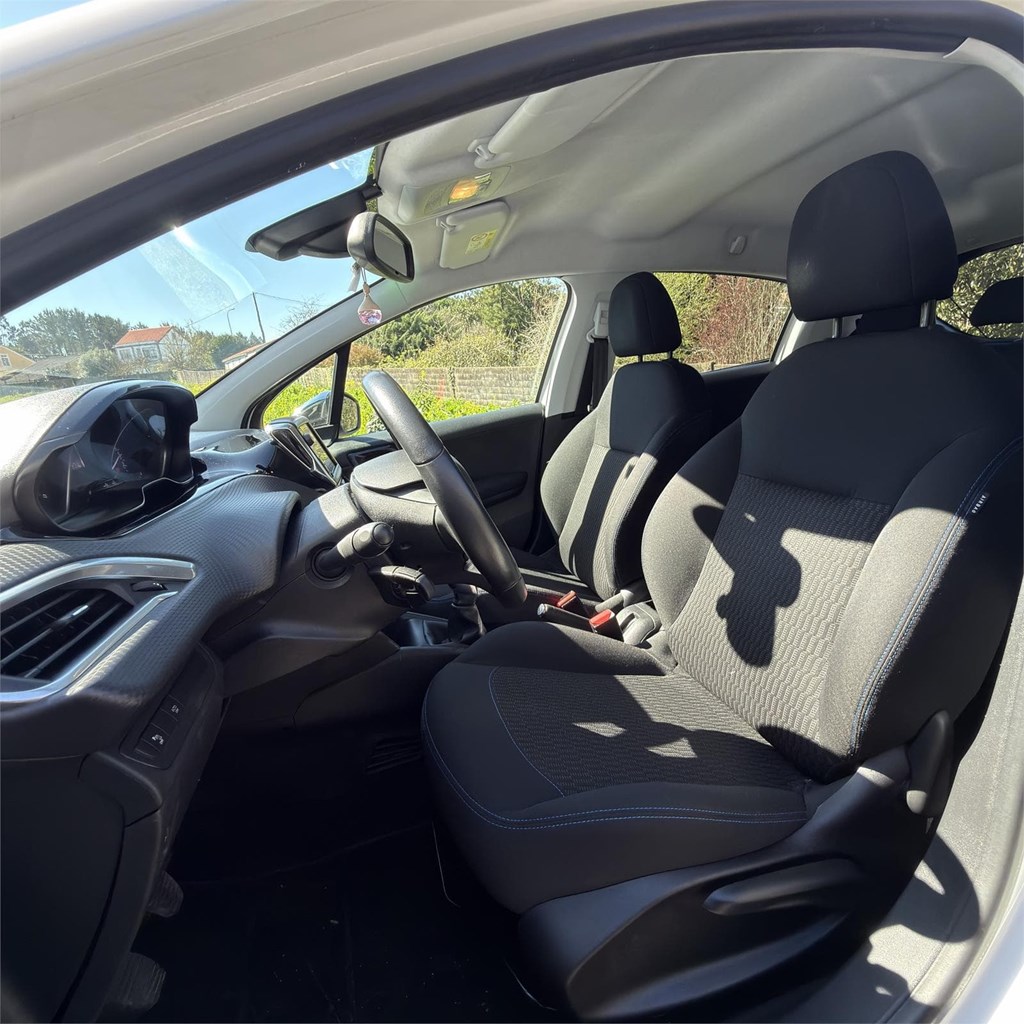 Foto 4 Peugeot 208 1.5 Blue-HDI Signature