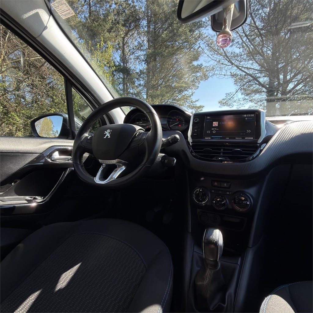 Foto 5 Peugeot 208 1.5 Blue-HDI Signature