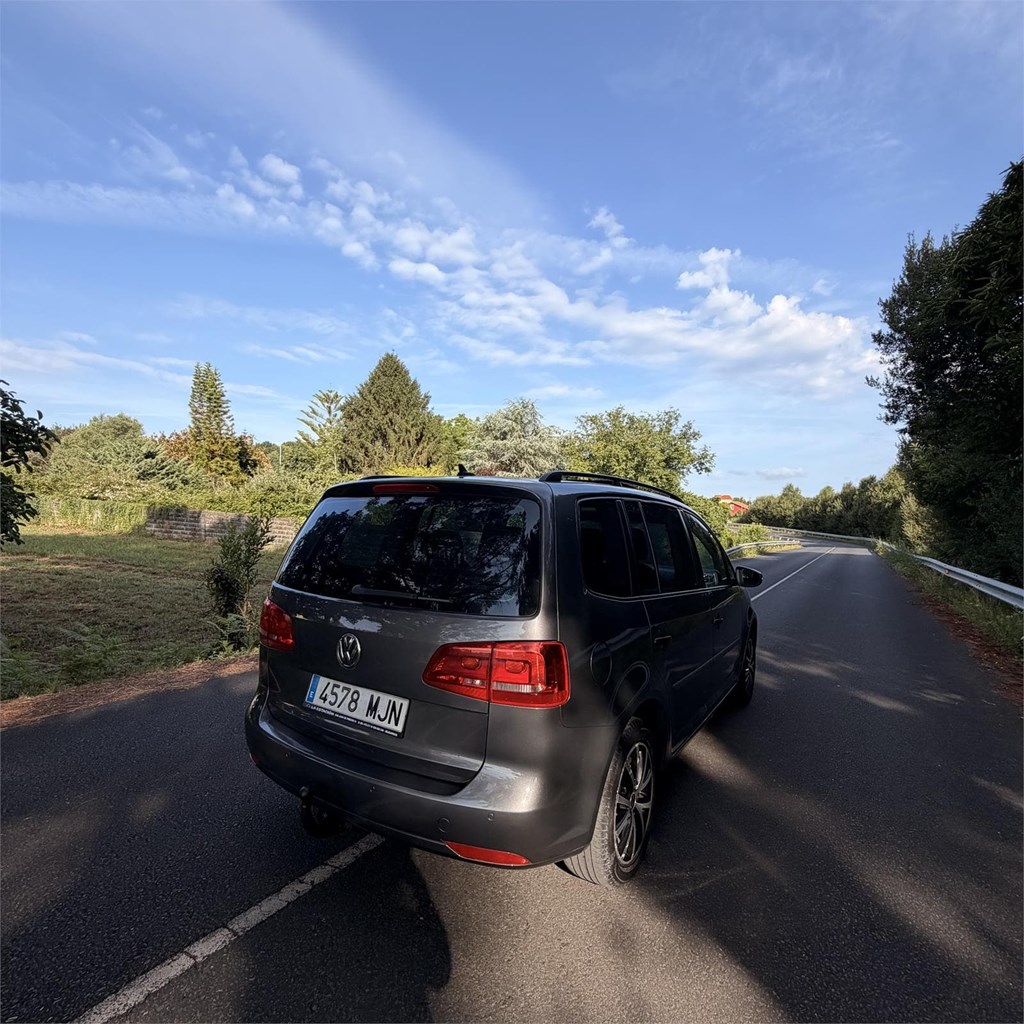 Foto 4 Volkswagen Touran 2011