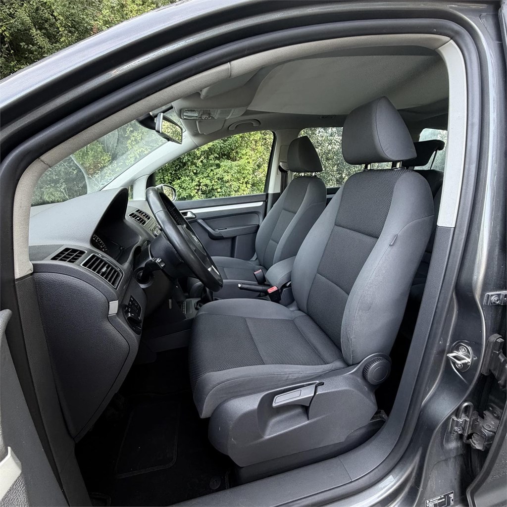 Foto 6 Volkswagen Touran 2011