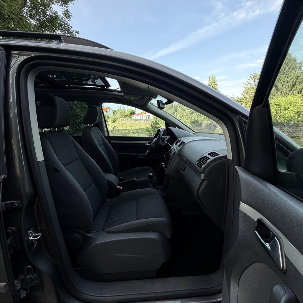 Foto 7 Volkswagen Touran 2011