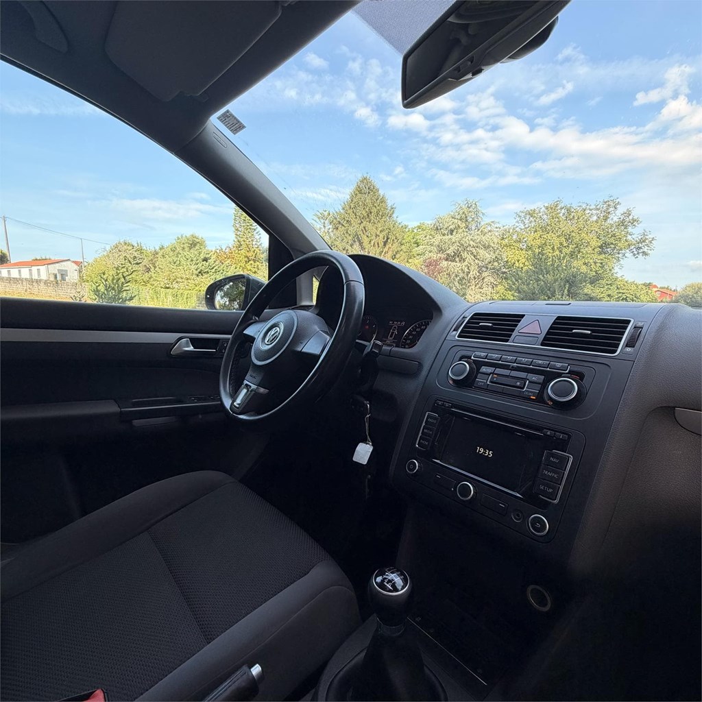 Foto 8 Volkswagen Touran 2011